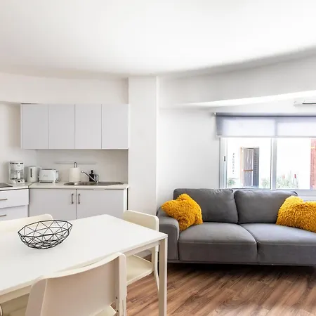 Cozy 2-bedroom Near Finikoudes