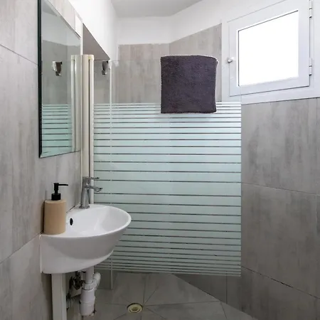 Cozy 2-bedroom Near Finikoudes Appartamento
