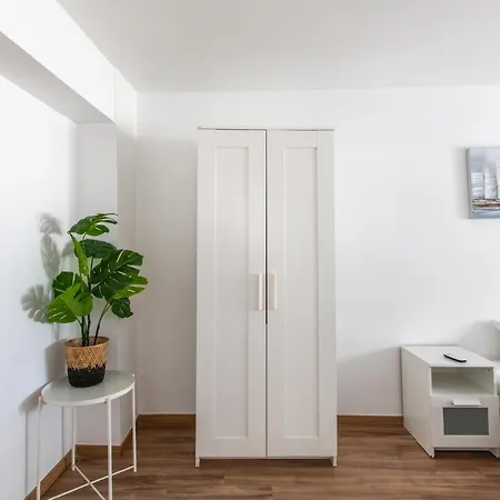 Cozy 2-bedroom Near Finikoudes