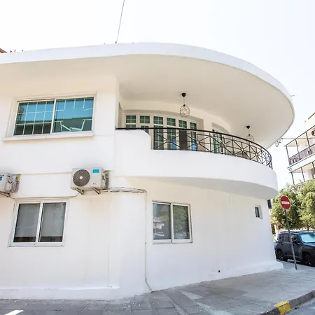 Cozy 2-bedroom Near Finikoudes Larnaca